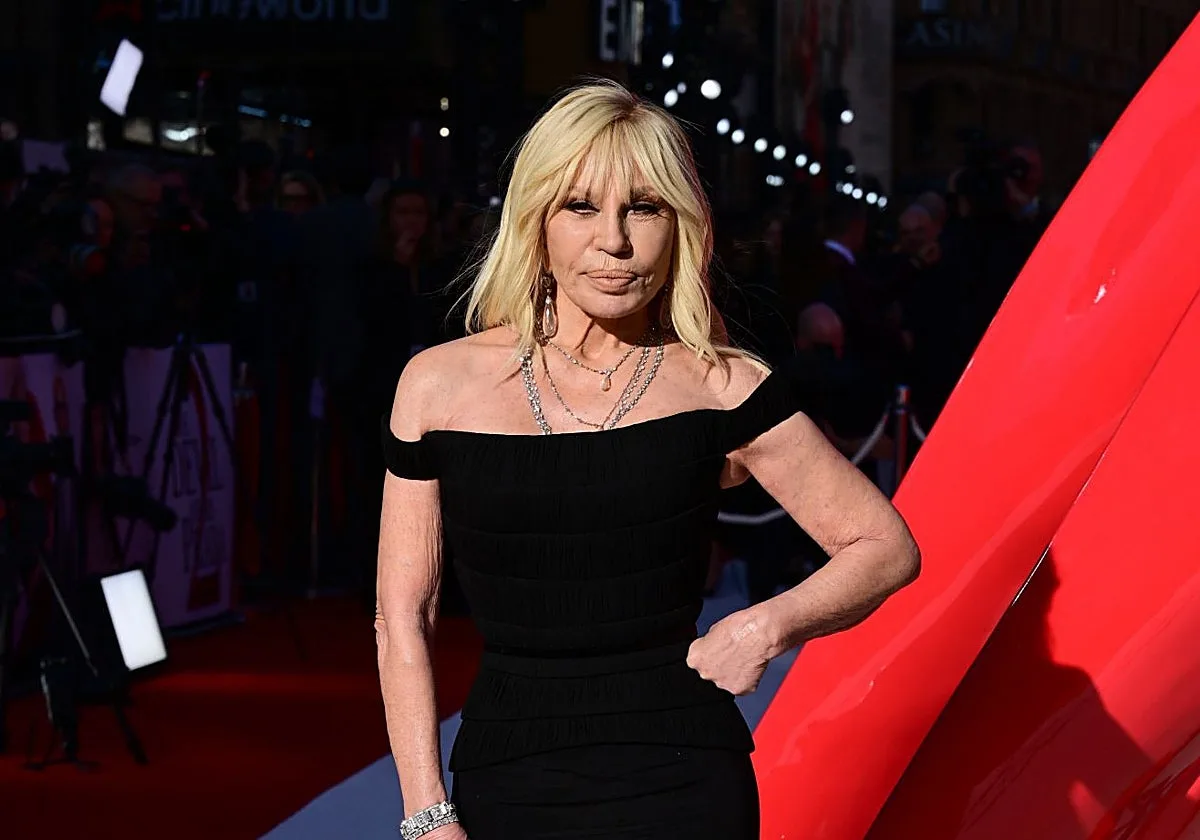 Donatella Versace prepara una nueva marca de moda y belleza