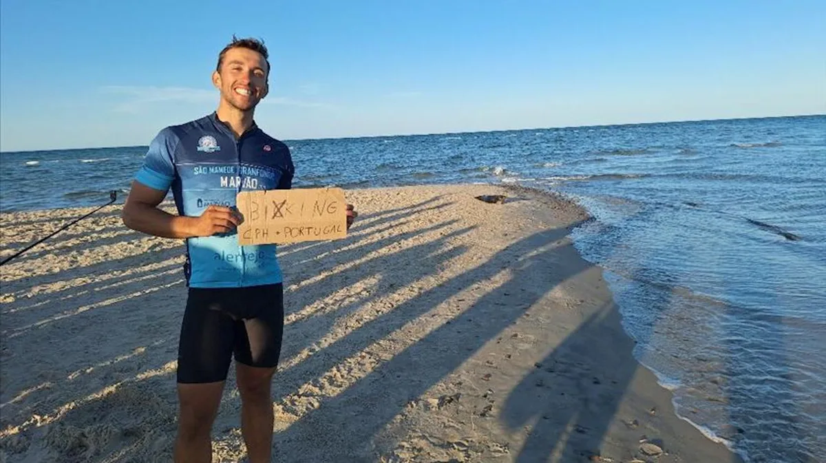 Jovem português pedala 8000 quilómetros para regressar a casa