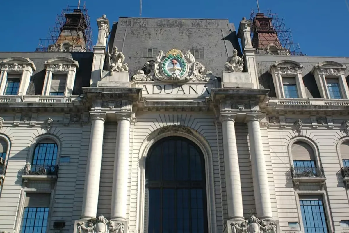 José Velis, director de la Aduana, se tomó licencia y podría no continuar al frente del organismo