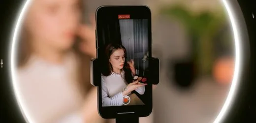 Influencer: Belästigt, ausgebrannt, ausgenutzt – was Content-Creator im Job erleben