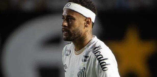 Neymar critica gramado após queda do Santos: 'Ótimo trabalho de m****'