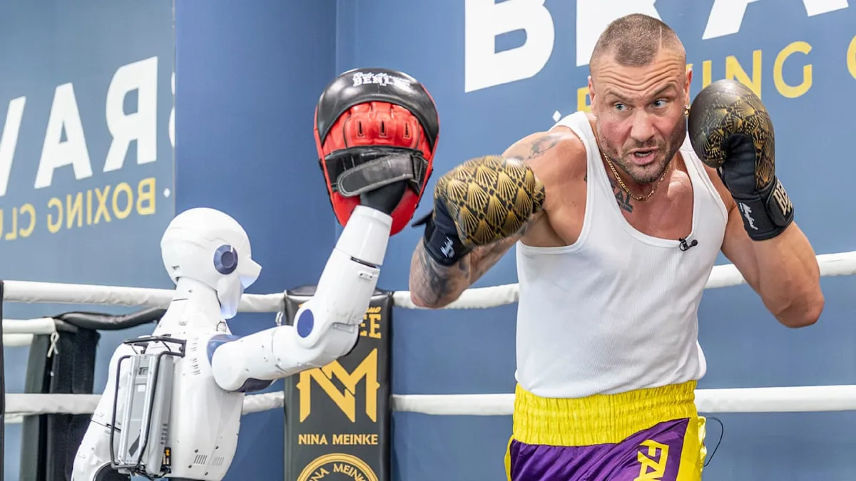 Trainingspartner ohne Gnade - Fame Fighter trainiert mit Roboter