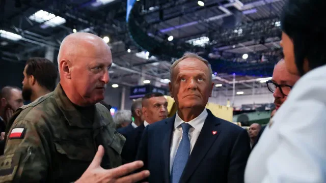 Tusk avisa que "intensificação" de ataques russos pode afetar Polónia