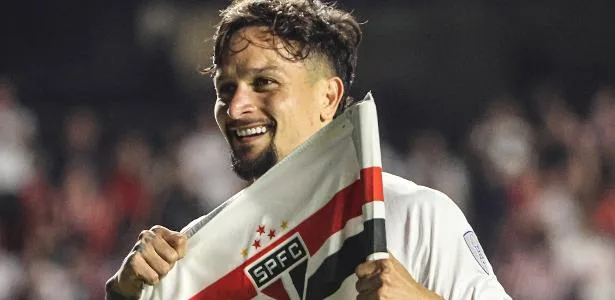 Escalações: Artur volta, e Wendell vai para o banco em São Paulo x Bolívar