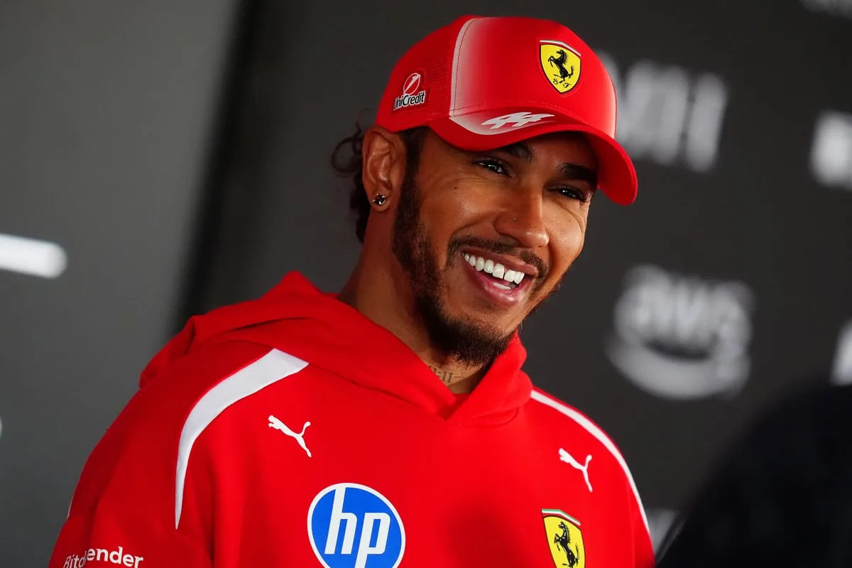Lewis Hamilton hailed a ‘classy gentleman’ after visiting Kim Kardashian on set
