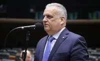 Mesmo sem aliado, Flávio declara apoio a JHC na disputa ao governo de AL