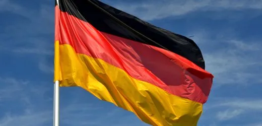 Umgang mit der deutschen Fahne: Warum Deutsche stolzer auf Symbole sein könnten