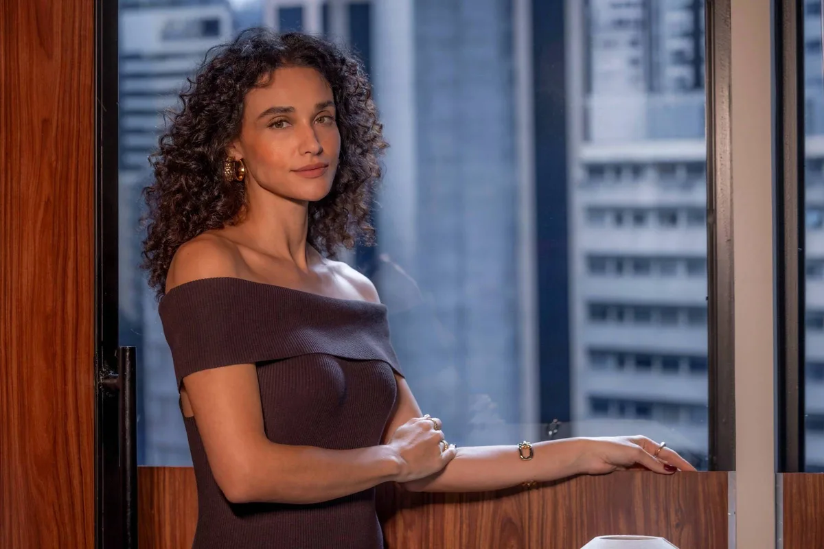 Débora Nascimento viverá mulher que trai o marido em novela da Globo