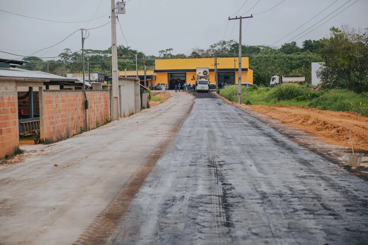 Prefeitura de Cruzeiro do Sul inicia asfaltamento da rua Nalberto Paiva, no bairro Miritizal