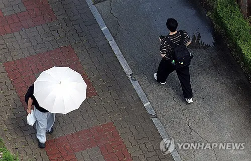 충북 대체로 흐리고 한때 소나기…낮 최고 33도