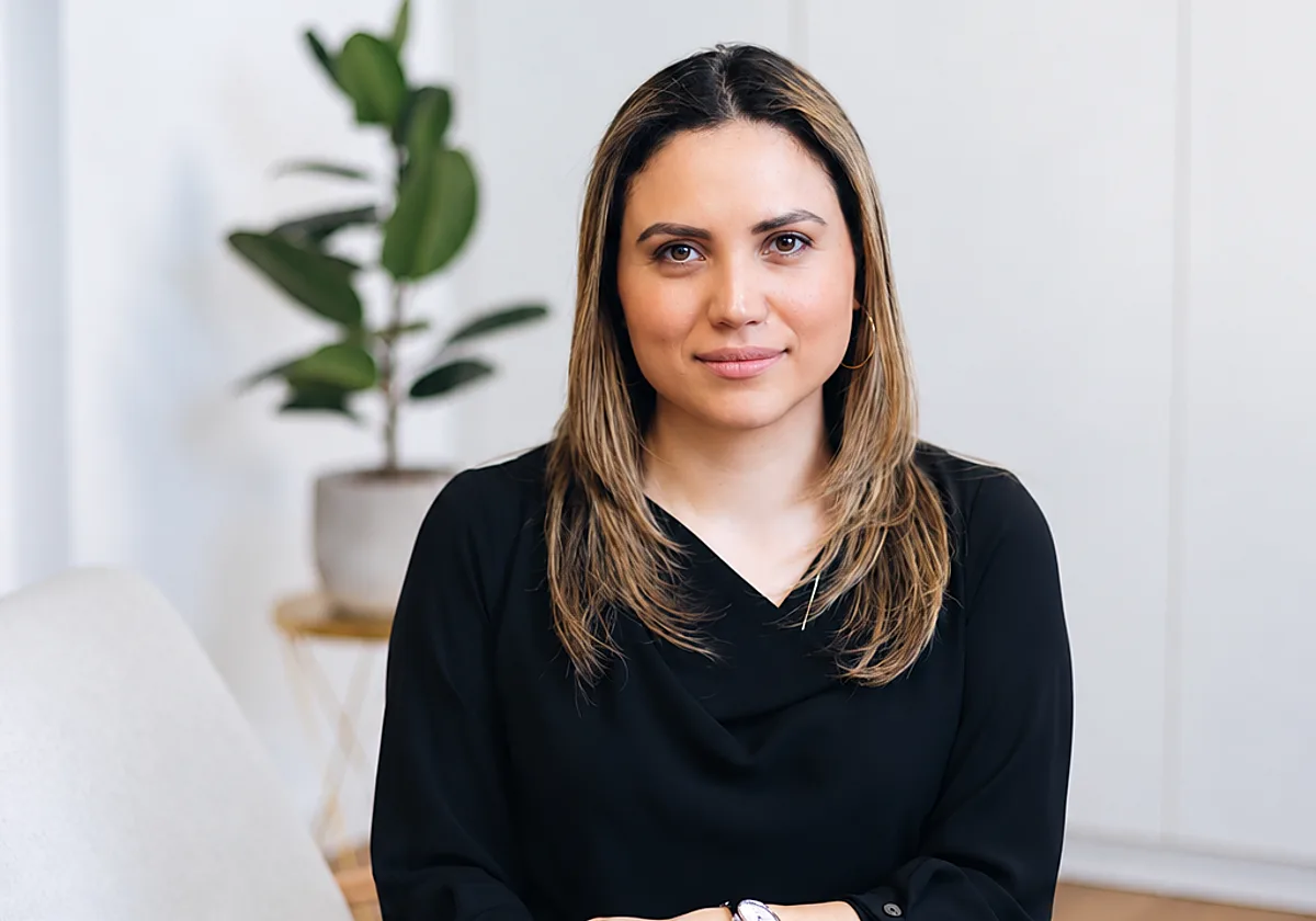 Cristina Cervantes, analista financiera: «Ocho de cada diez personas llegan con dificultades a final de mes. Somos una sociedad con poco margen para ahorrar e invertir»