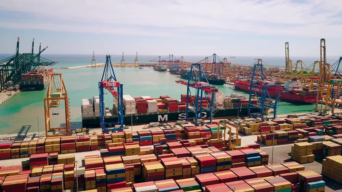 Las exportaciones resisten y vuelven a zona de máximos: 201.000 millones hasta junio