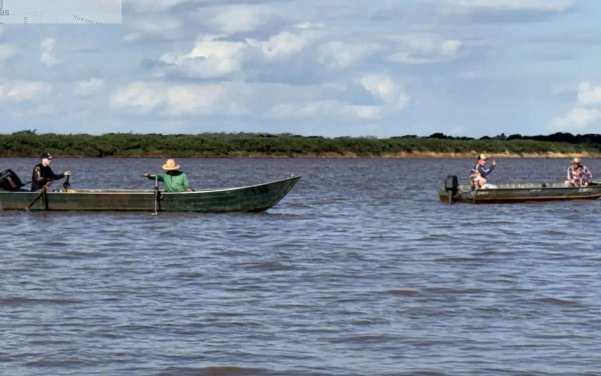 Pescadores se mobilizam na busca por jovens desaparecidos no Rio Grande, no interior de SP: ‘Pessoal fica comovido’