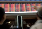 Dólar fecha em alta a R$ 5,02; Bolsa recua após recordes recentes