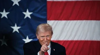 "Com efeitos imediatos". Trump anuncia interdição de vários meios de comunicação social na Casa Branca