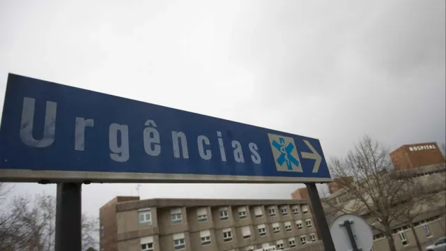 Esfaqueado junto a hospital após discussão (que terá sido devido a lugar)