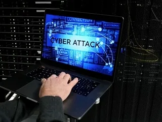 Données volées lors de cyberattaques : la justice fait fermer un site, trois mineurs interpellés