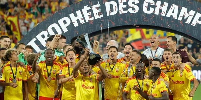 Le RC Lens remporte le premier Trophée des champions de son histoire face au PSG