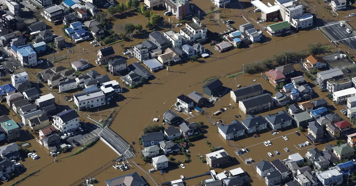 台風25号、関東で土砂崩れ相次ぐ 2人死亡、6人が行方不明