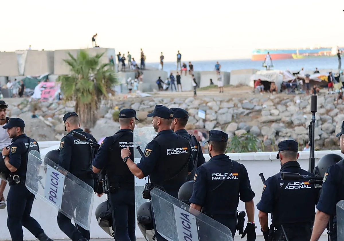 Un mes de abandono: Ceuta y sus policías no pueden seguir esperando