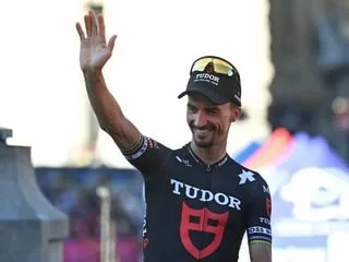 Cyclisme. « Merci pour tout, champion » : les hommages à Julian Alaphilippe après l’annonce de sa retraite