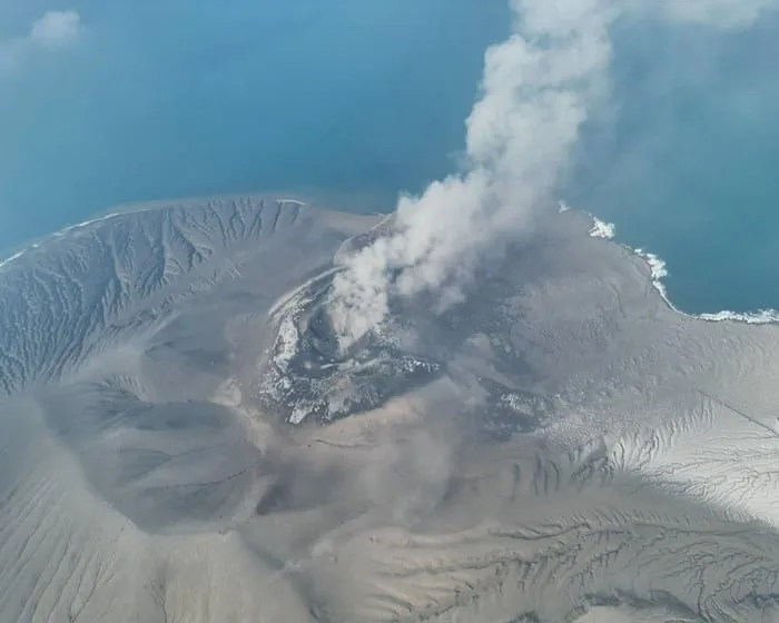 Volcanic eruption halts flights at Jakarta and seven other Indonesian airports