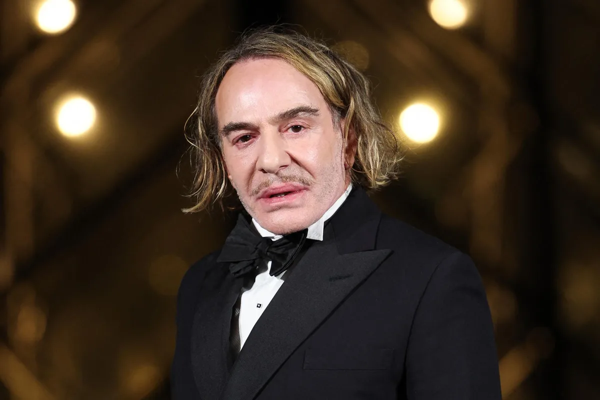 John Galliano annule finalement sa rétrospective au Met, rattrapé par ses propos antisémites