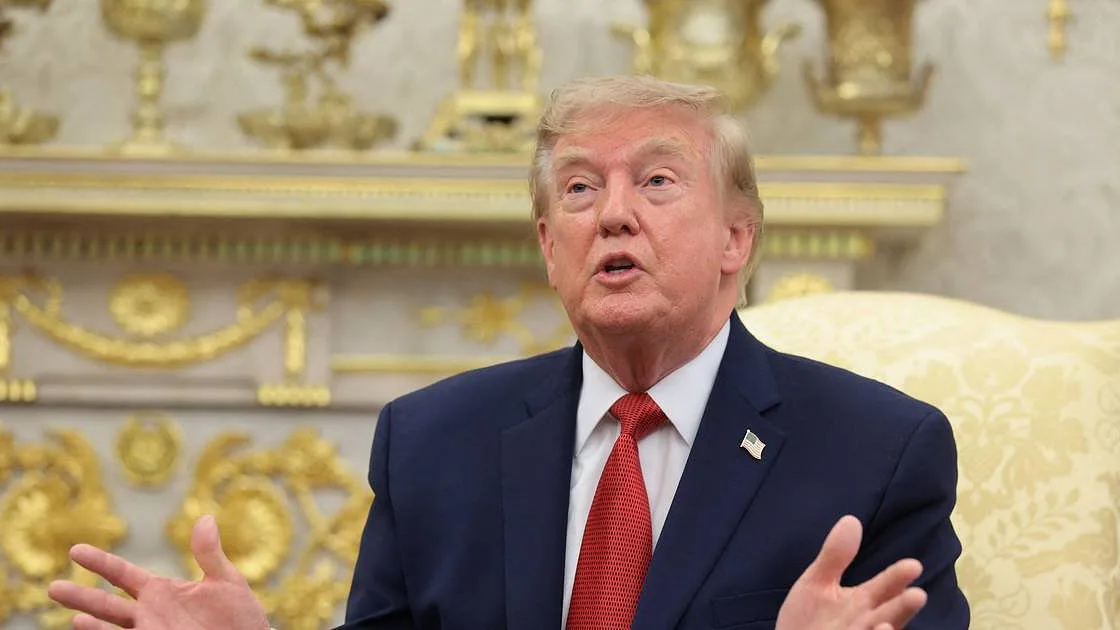 Trump ameaça "guerra económica" ao Irão enquanto Emirados suspendem transações comerciais