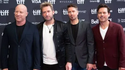 Nickelback continuará enquanto o rock sobreviver, segundo baixista