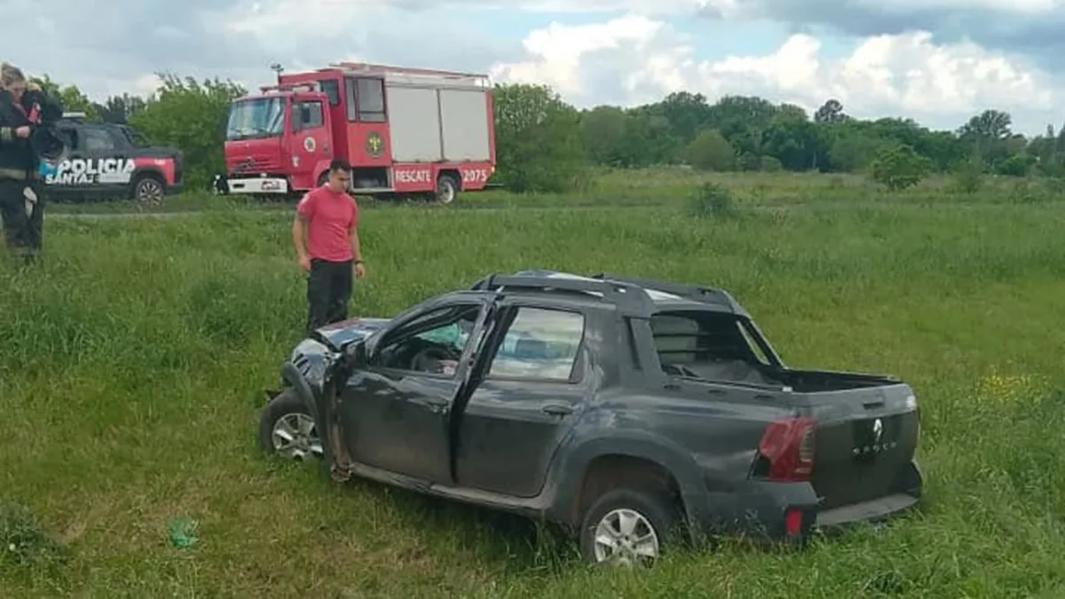 Accidente fatal en la autopista Rosario-Córdoba: murió una mujer en un choque entre una camioneta y un camión