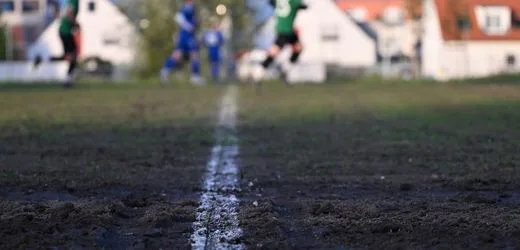 Fußball in Hamburg: Spieler aus Ghana in Finnland wegen Vergewaltigung verurteilt, Empörung in der Bezirksliga