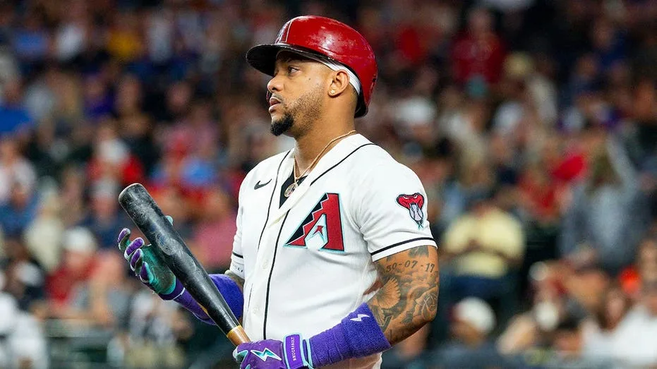 Ketel Marte booed in return to Arizona after declining to deliver a message to Diamondbacks fans