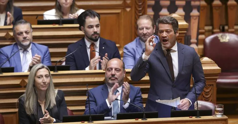 Chega associa socialistas à corrupção após acusações do PS