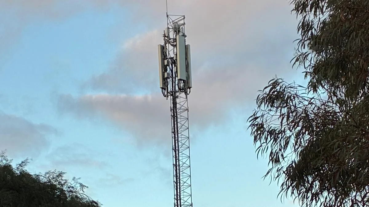 Cambridge Council moves to solve year-long battle over contentious City Beach park mobile telephone towers