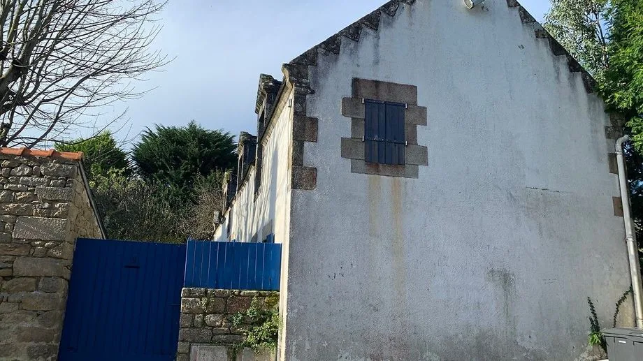 La Trinité-sur-Mer : la maison de la famille Le Pen taguée dans la nuit de jeudi à vendredi, une personne en garde à vue