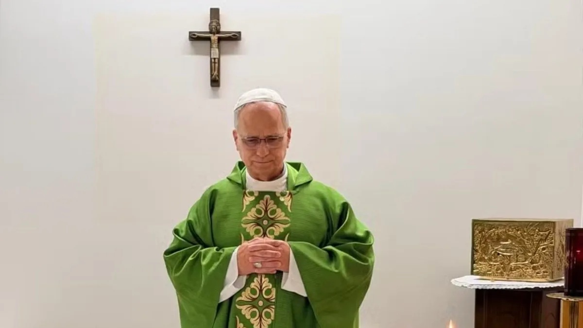 Vaticano divulga primeiras fotos do Papa Leão XIV após cirurgia no pulmão e confirma viagem do pontífice à América do Sul