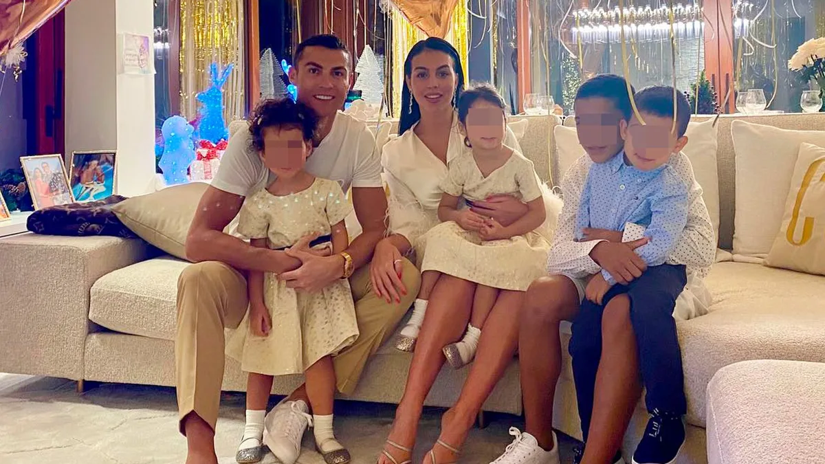 Cristiano Ronaldo y Georgina desvelan todos los detalles de su boda: el 'sí, quiero' en el salón de casa, sus looks a juego y la emotiva bendición de Fátima