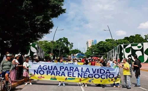 Se manifiestan tapatíos contra riesgo hídrico