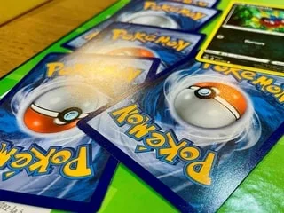 Il vole des cartes Pokémon rares à un adolescent sous la menace d’une arme, près de Caen