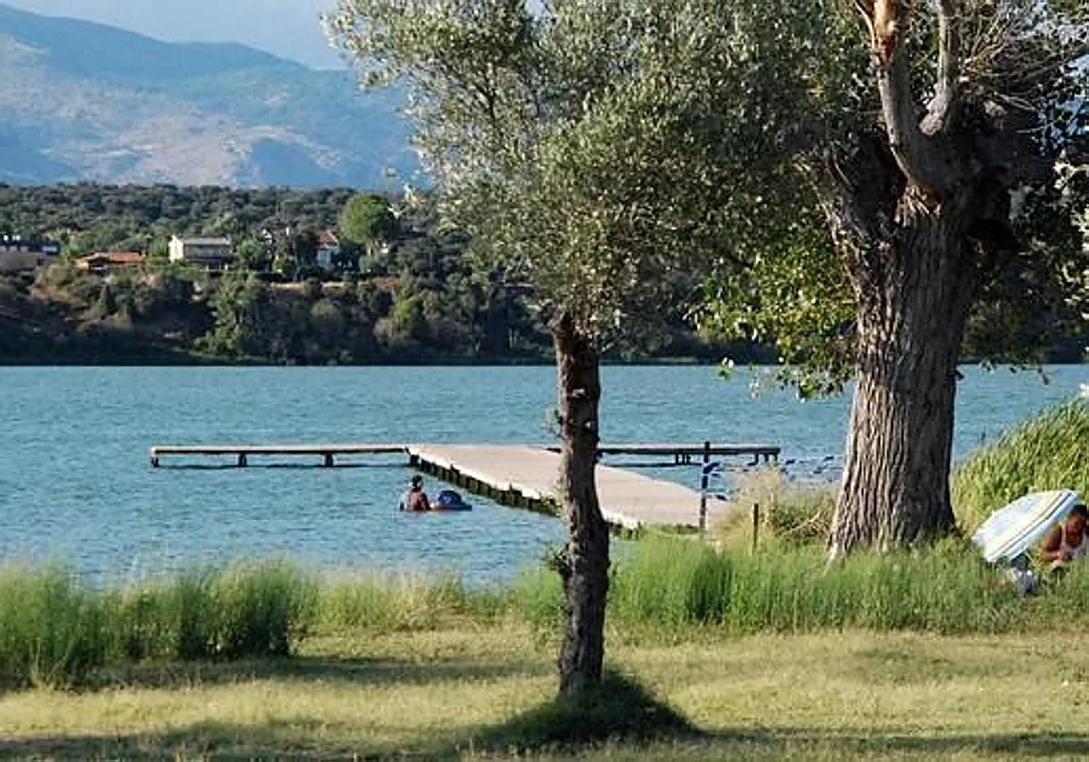 Sanidad vuelve a desaconsejar el baño en el embalse de Cazalegas (Toledo)
