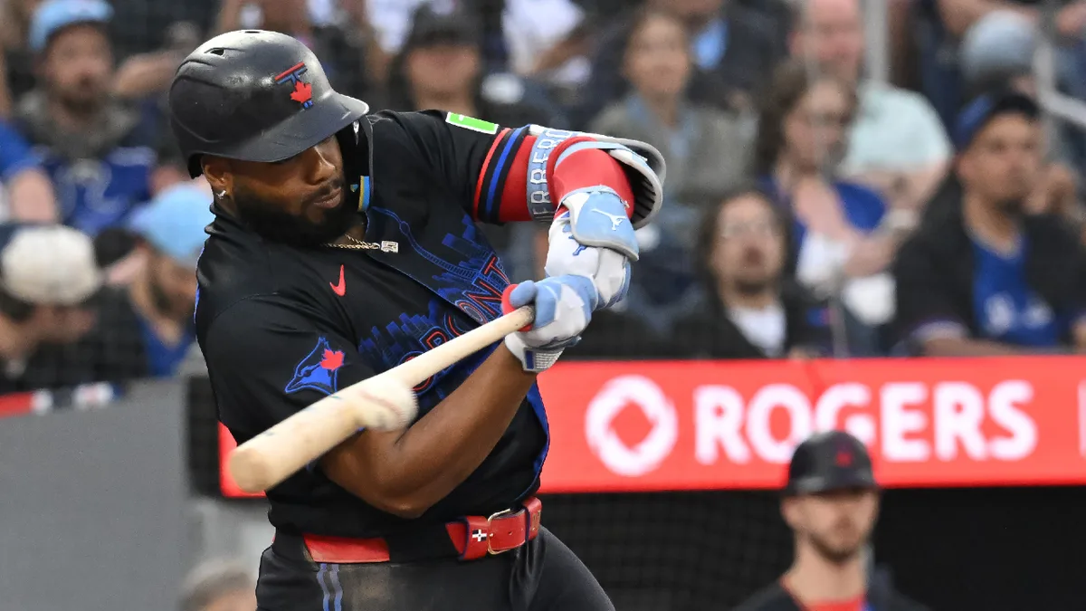 Blue Jays’ Vladimir Guerrero Jr. exits vs. Yankees after collision