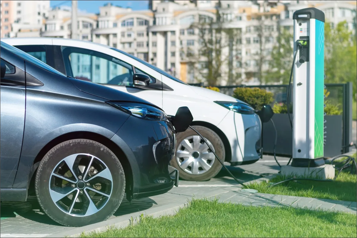 Cuánto cuesta cargar un auto eléctrico en casa este mes frente a llenar el tanque de nafta
