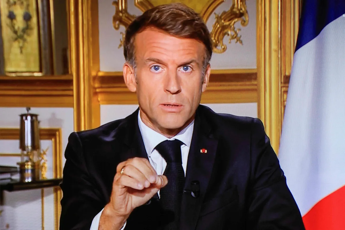 Macron no descarta que se "prohíban ciertas reuniones" ante las violentas protestas y advierte de que "los que han intentado derrocar a la República tendrán que responder por ello"