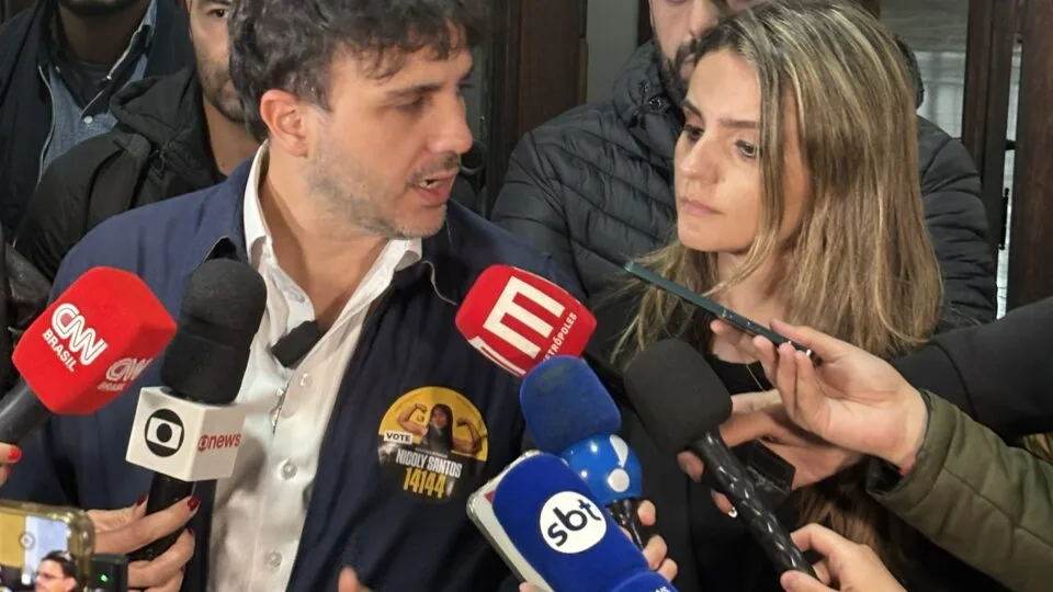 Suspeito de suborno é solto e coordenadora de campanha do Missão ironiza: “Prendeu, soltou”