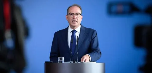 Berlin: Bundesanwaltschaft ermittelt gegen Verdächtigen wegen geheimem Waffendepot
