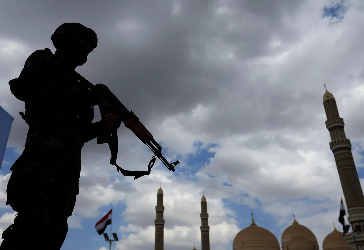 Arabia Saudí activa alertas por una "amenaza aérea hostil" mientras se recrudece la tensión en Oriente Medio