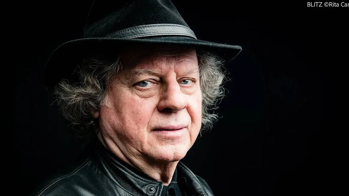 “Estava a gravar e mandei uma bojarda... Só que nesse dia a Amália chegou mais cedo"