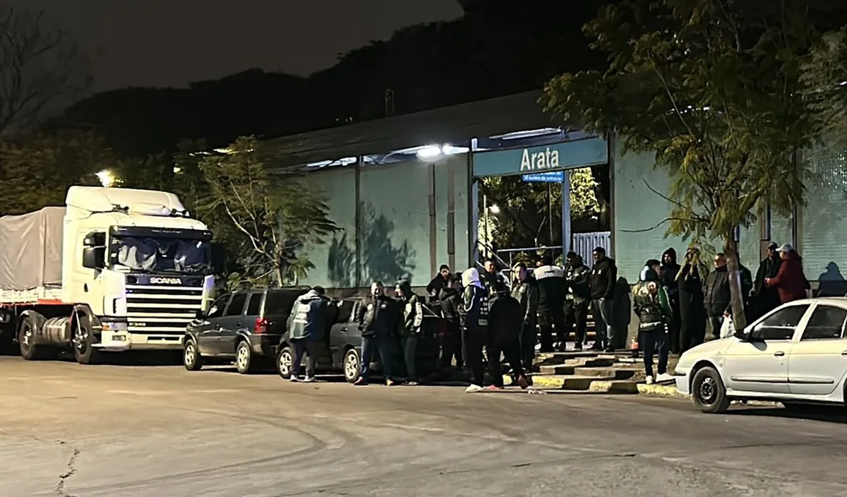 “Si salen las camionetas, las prendemos fuego”: bloqueo y amenazas del Sindicato de Camioneros contra una empresa de logística en La Paternal