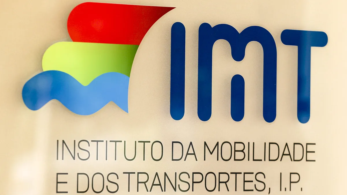 Associação alerta para atrasos do IMT na legalização e registo de veículos importados