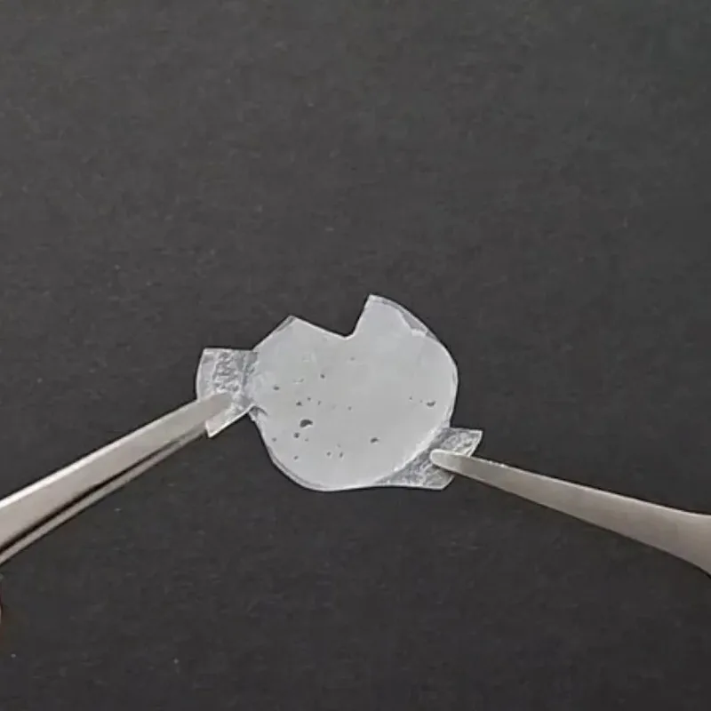 Actualité : Un nouveau matériau espagnol refroidit les surfaces jusqu’à 12,9 °C sans électricité.